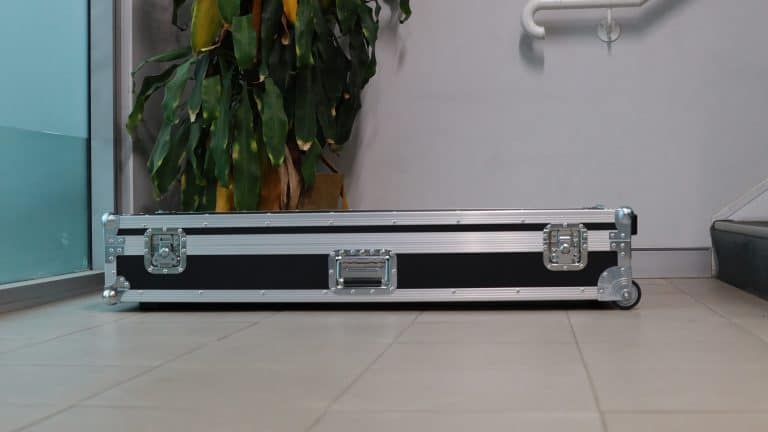 Road Case For Hofner 500/3 Bass Guitar With Foam Insert 2 Road Case For Hofner 500/3 Bass Guitar With Foam Insert