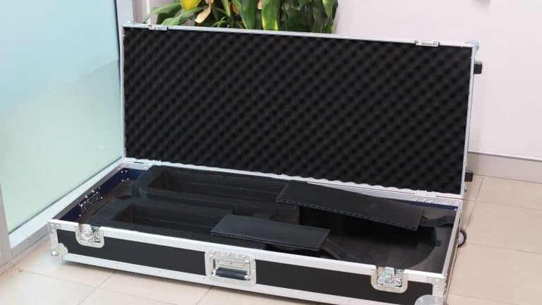 Road Case For Hofner 500/3 Bass Guitar With Foam Insert 4 Road Case For Hofner 500/3 Bass Guitar With Foam Insert